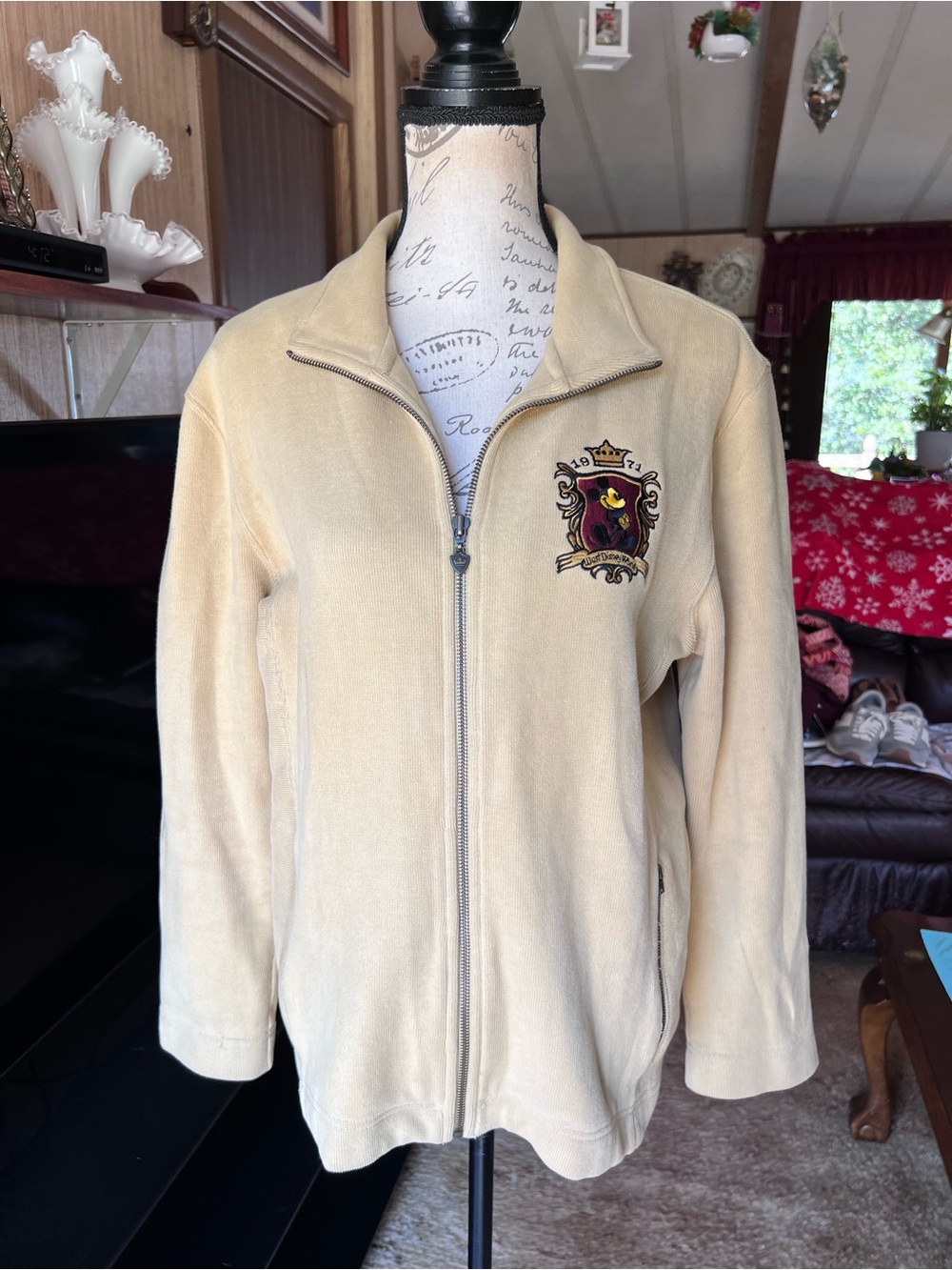 Vintage Walt Disney World Full Zip jacket Embroidered Logo unisex Medium.